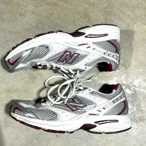 Women’s New Balance 400 sneakers size 6.5